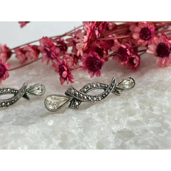 Silver Toned Crossover Style Avon Vintage Art Deco Teardrop Rhinestone Earrings - Picture 2 of 9